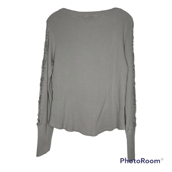 Sundance Gray LS Thermal Lace Sleeve Top Size Medium - Picture 2 of 5